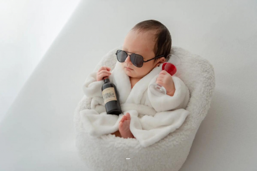 永州满月宝宝趴着睡 永州满月宝宝趴着睡